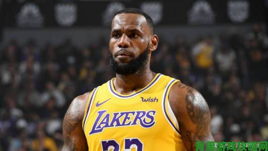 《NBA 2K19》中身穿湖人球衣的詹姆斯能力值98亮相